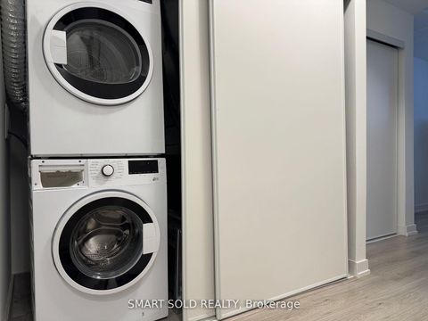 Photo 7 at 24 - 51 Winlock Park, Newtonbrook East, Toronto