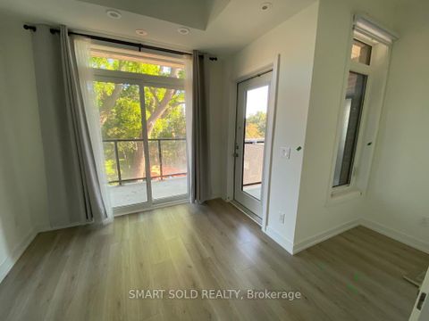 Photo 8 at 24 - 51 Winlock Park, Newtonbrook East, Toronto