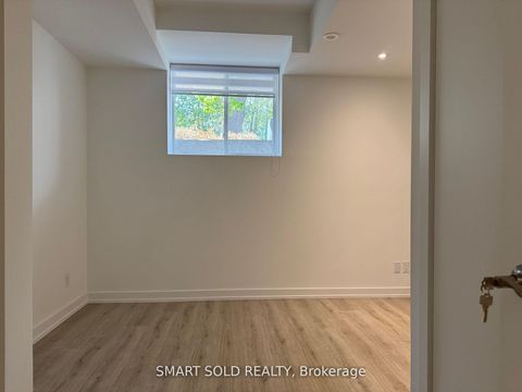 Photo 13 at 24 - 51 Winlock Park, Newtonbrook East, Toronto