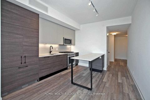 Photo 3 at 511 - 2118 Bloor Street W, Bloor West Village, Toronto