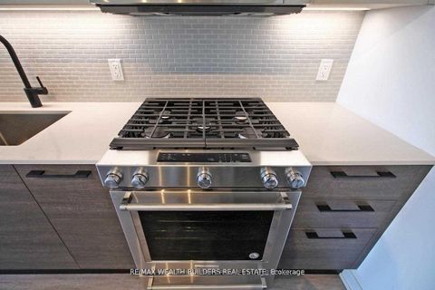 Photo 7 at 511 - 2118 Bloor Street W, Bloor West Village, Toronto