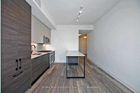 Photo 9 at 511 - 2118 Bloor Street W, Bloor West Village, Toronto