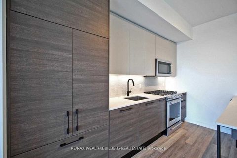 Photo 10 at 511 - 2118 Bloor Street W, Bloor West Village, Toronto