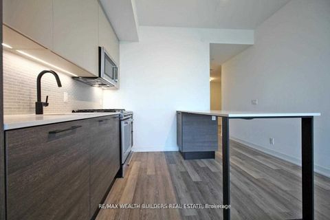 Photo 11 at 511 - 2118 Bloor Street W, Bloor West Village, Toronto