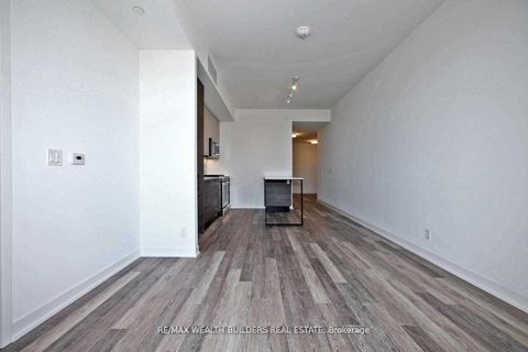 Photo 12 at 511 - 2118 Bloor Street W, Bloor West Village, Toronto