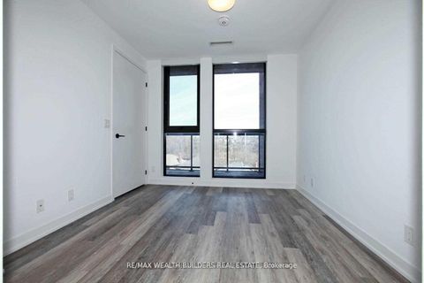 Photo 17 at 511 - 2118 Bloor Street W, Bloor West Village, Toronto