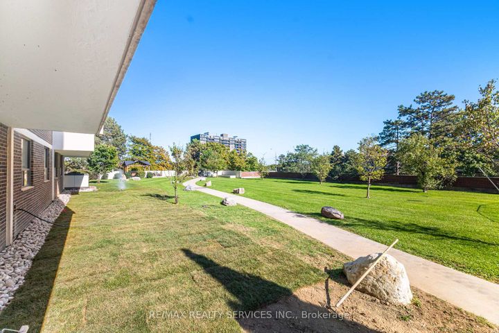 Photo 24 at 108 - 3 Lisa Street, Queen Street Corridor, Brampton