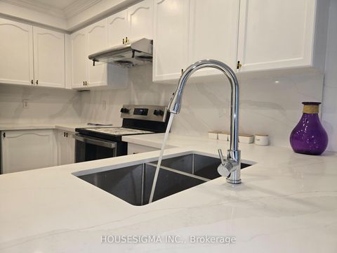 Photo 7 at 226 Canada Drive, Vellore Village, Vaughan