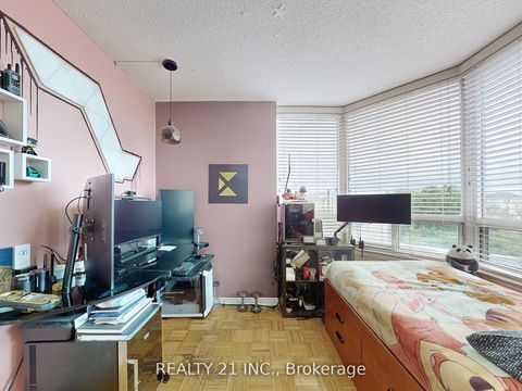 Photo 15 at 488 - 1 Greystone Walk Drive, Kennedy Park, Toronto