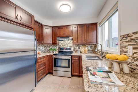 Photo 14 at 1332 Goldhawk Trail, WT West Oak Trails, Oakville