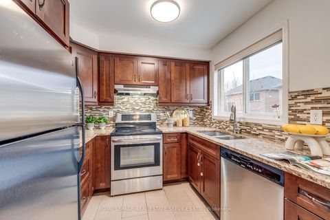 Photo 15 at 1332 Goldhawk Trail, WT West Oak Trails, Oakville