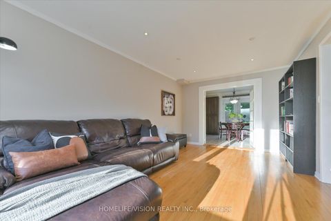 Photo 4 at 255 Cedar Avenue, Harding, Richmond Hill