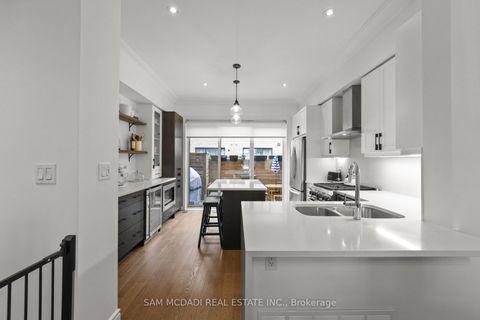 Photo 6 at 2 - 2160 Trafalgar Road, RO River Oaks, Oakville