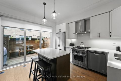 Photo 7 at 2 - 2160 Trafalgar Road, RO River Oaks, Oakville