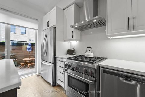 Photo 10 at 2 - 2160 Trafalgar Road, RO River Oaks, Oakville