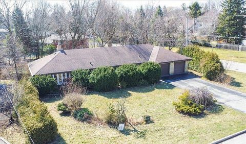 Photo 1 at 5 Balcarra Avenue, Cliffcrest, Toronto