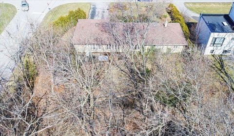 Photo 10 at 5 Balcarra Avenue, Cliffcrest, Toronto