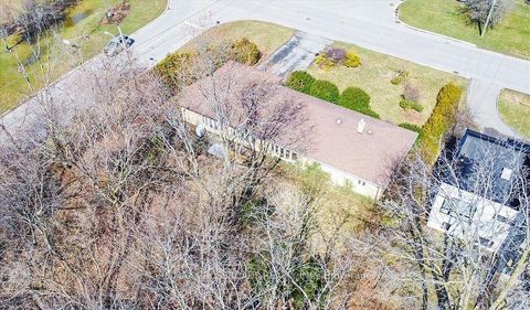 Photo 11 at 5 Balcarra Avenue, Cliffcrest, Toronto