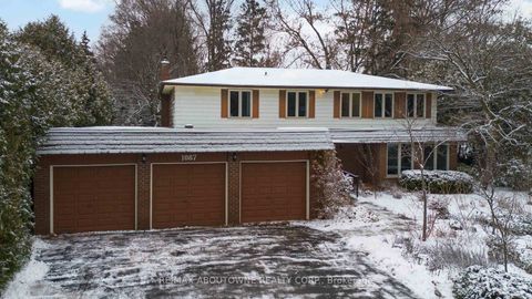 Photo 1 at 1087 Tanglewood Court, SW Southwest, Oakville