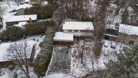 Photo 2 at 1087 Tanglewood Court, SW Southwest, Oakville