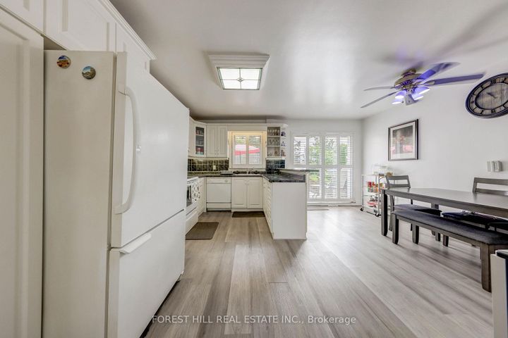 Photo 4 at 89 Portage Avenue, Pelmo Park W4, Toronto