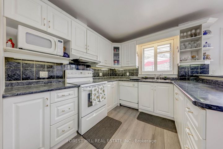 Photo 6 at 89 Portage Avenue, Pelmo Park W4, Toronto