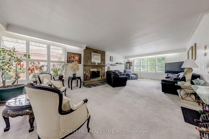 Photo 10 at 89 Portage Avenue, Pelmo Park W4, Toronto