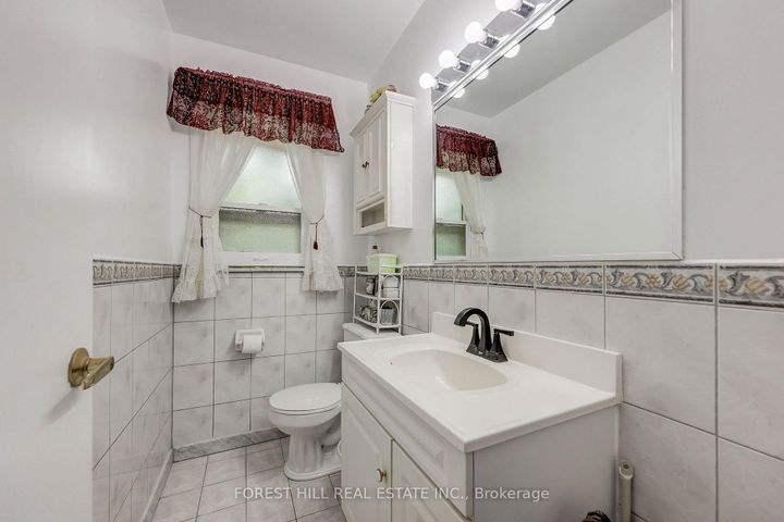 Photo 17 at 89 Portage Avenue, Pelmo Park W4, Toronto