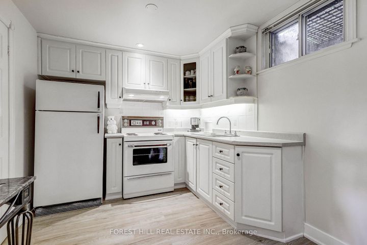 Photo 33 at 89 Portage Avenue, Pelmo Park W4, Toronto