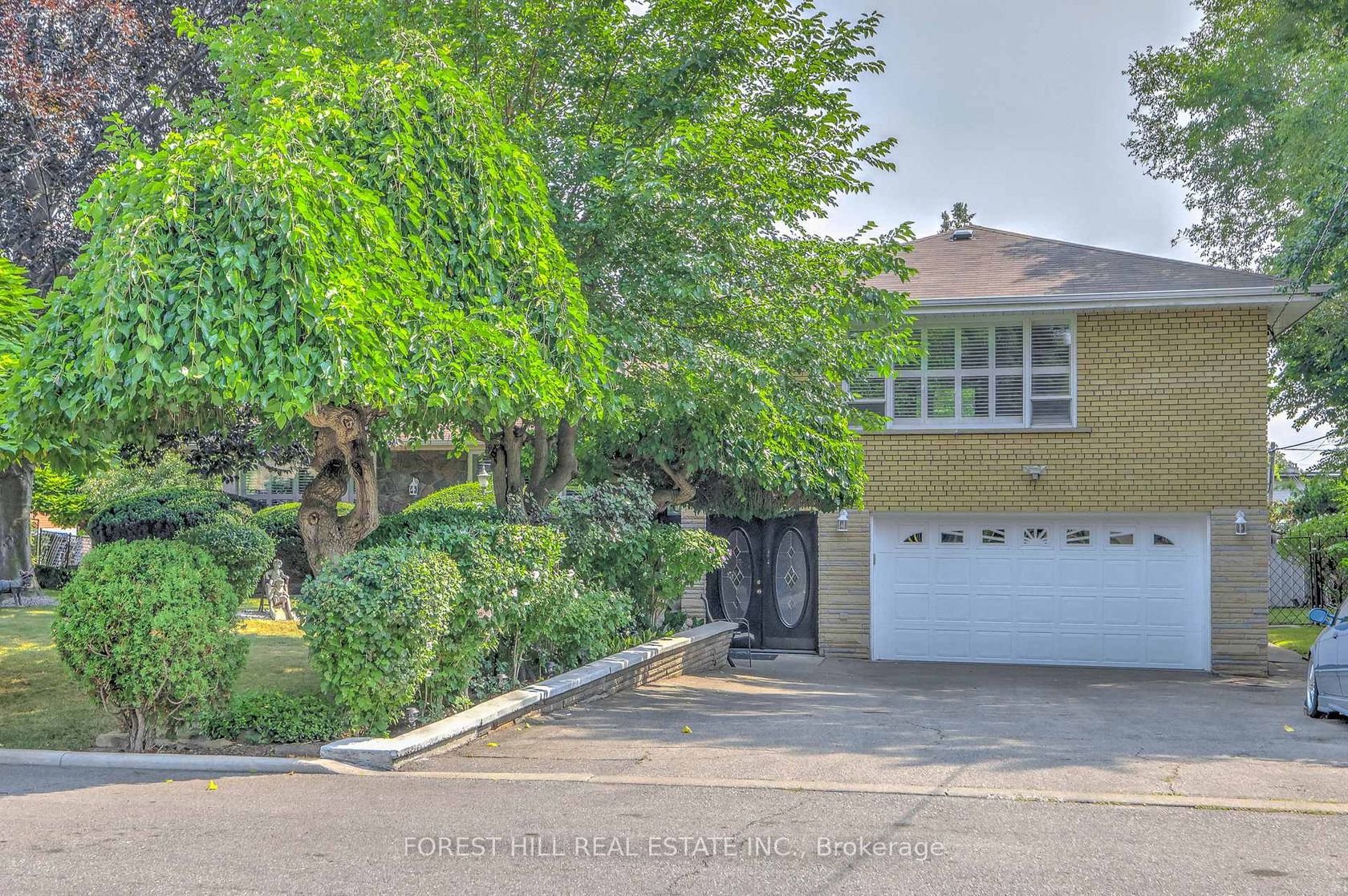 89 Portage Avenue, Pelmo Park W4, Toronto 