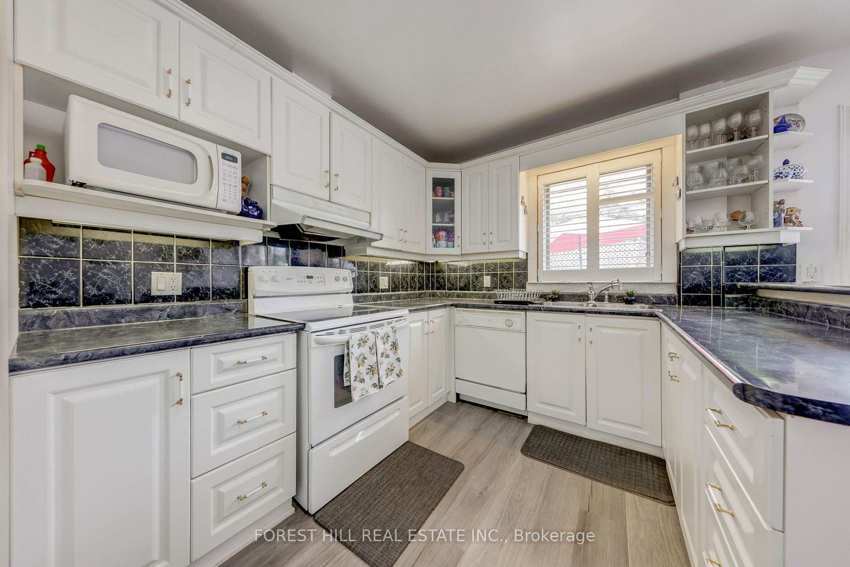 Photo 6 at 89 Portage Avenue, Pelmo Park W4, Toronto