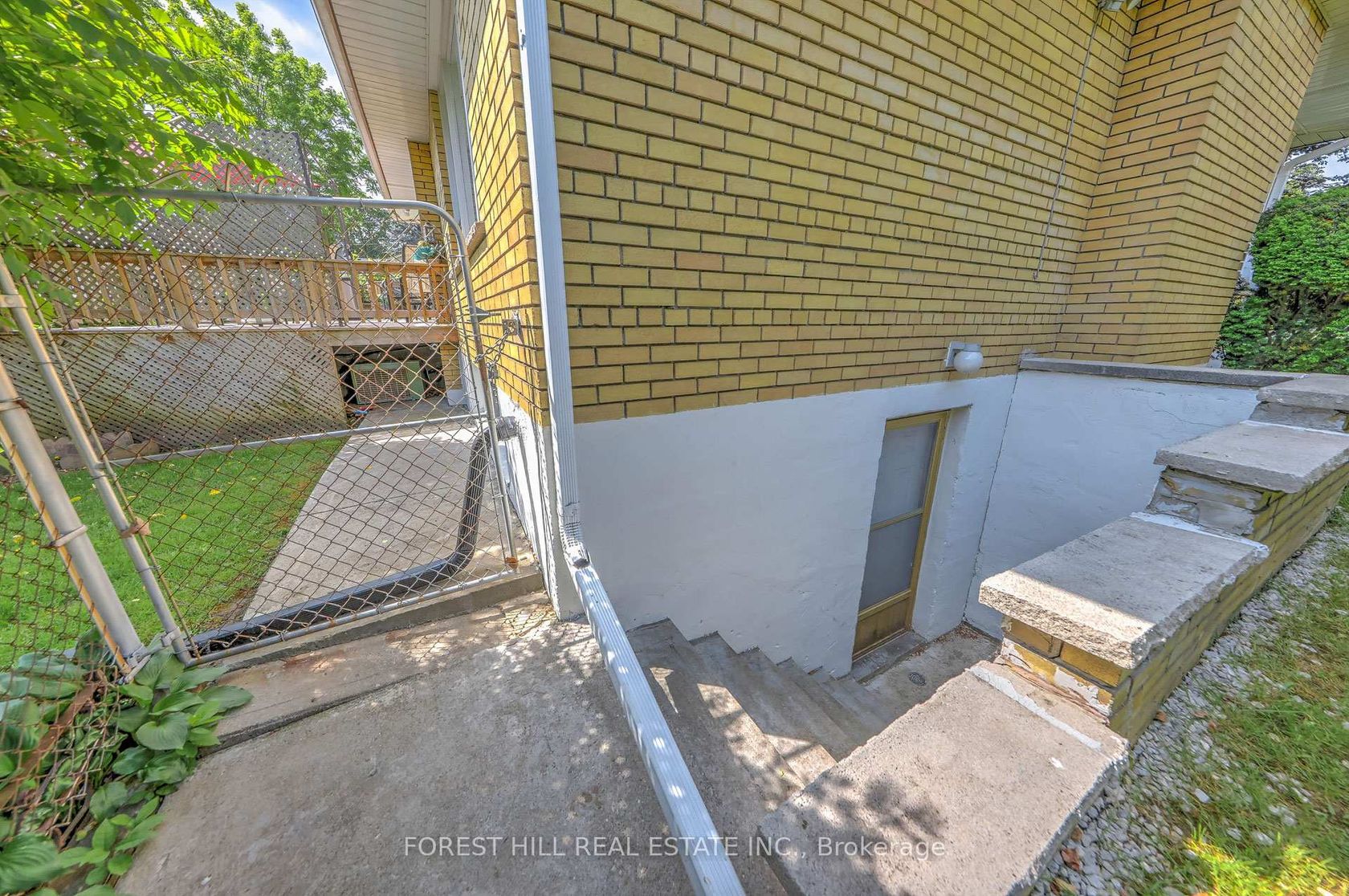 Photo 46 at 89 Portage Avenue, Pelmo Park W4, Toronto