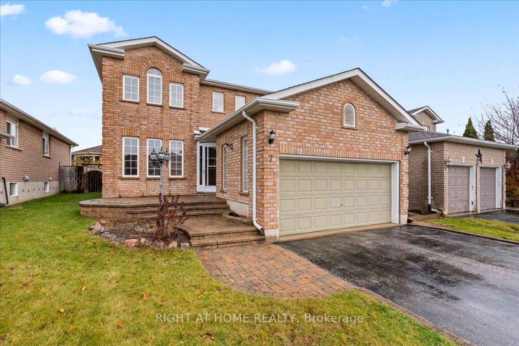 7 Michael Crescent, East Bayfield, Barrie photo number 2