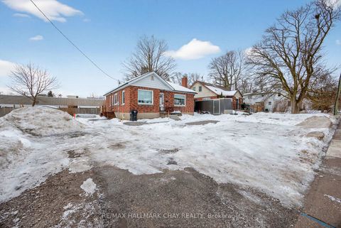 Photo 2 at 68 Drury Lane, Wellington, Barrie