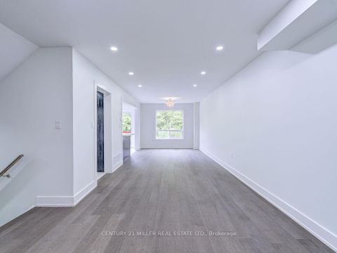 Photo 10 at 373 Ravineview Way, WC Wedgewood Creek, Oakville