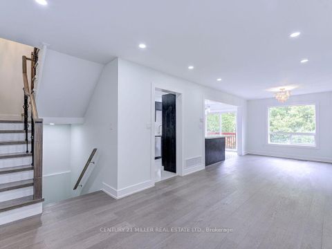 Photo 11 at 373 Ravineview Way, WC Wedgewood Creek, Oakville