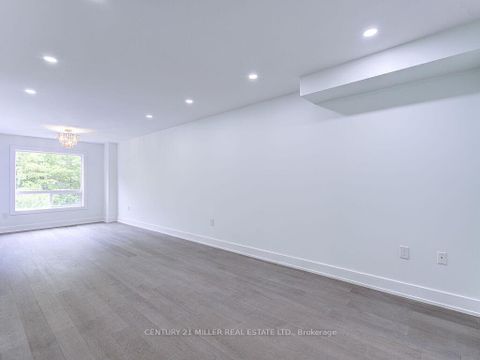 Photo 12 at 373 Ravineview Way, WC Wedgewood Creek, Oakville