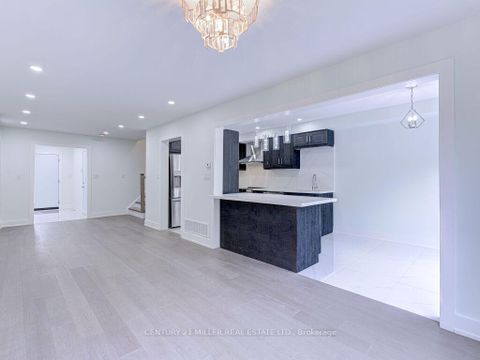 Photo 13 at 373 Ravineview Way, WC Wedgewood Creek, Oakville