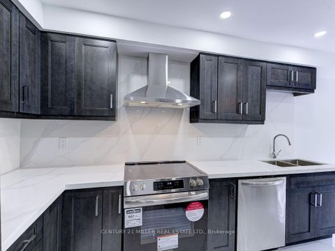 Photo 14 at 373 Ravineview Way, WC Wedgewood Creek, Oakville