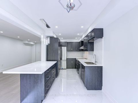 Photo 18 at 373 Ravineview Way, WC Wedgewood Creek, Oakville