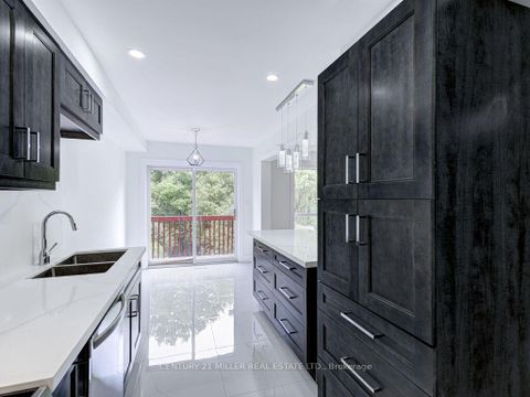 Photo 19 at 373 Ravineview Way, WC Wedgewood Creek, Oakville