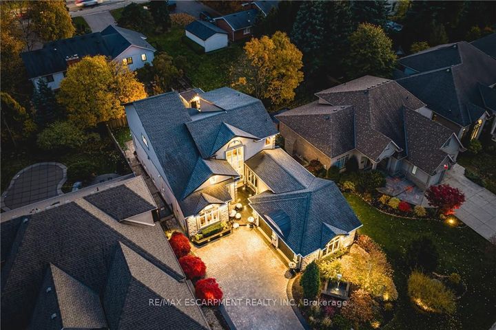 Photo 1 at 712 Highvalley Road, Ancaster, Hamilton