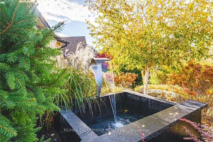 Photo 3 at 712 Highvalley Road, Ancaster, Hamilton