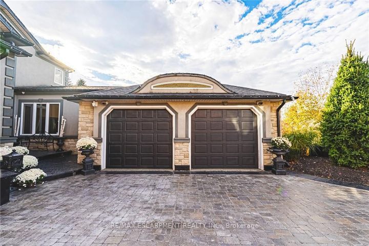 Photo 4 at 712 Highvalley Road, Ancaster, Hamilton