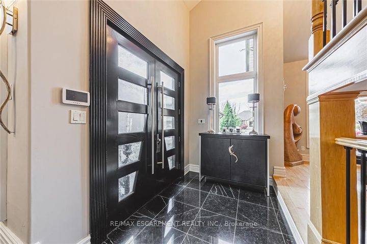 Photo 6 at 712 Highvalley Road, Ancaster, Hamilton