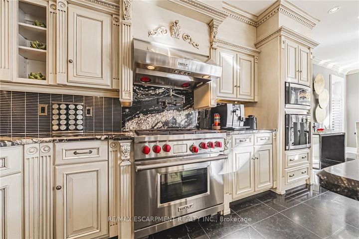 Photo 13 at 712 Highvalley Road, Ancaster, Hamilton