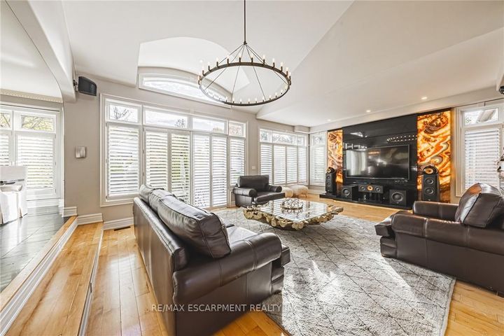 Photo 15 at 712 Highvalley Road, Ancaster, Hamilton