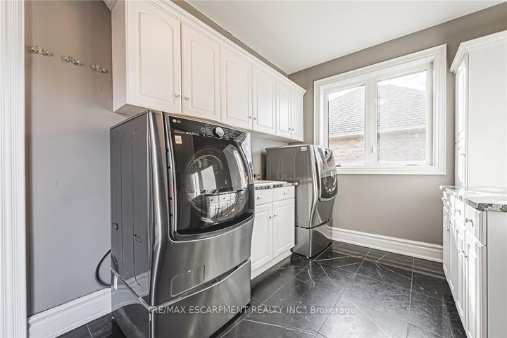 Photo 19 at 712 Highvalley Road, Ancaster, Hamilton