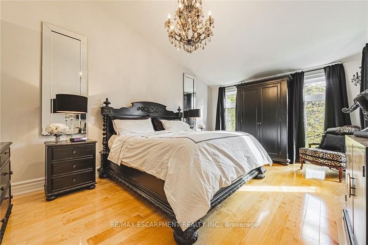 Photo 23 at 712 Highvalley Road, Ancaster, Hamilton