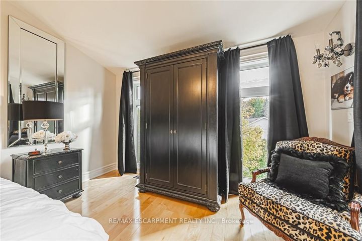 Photo 24 at 712 Highvalley Road, Ancaster, Hamilton